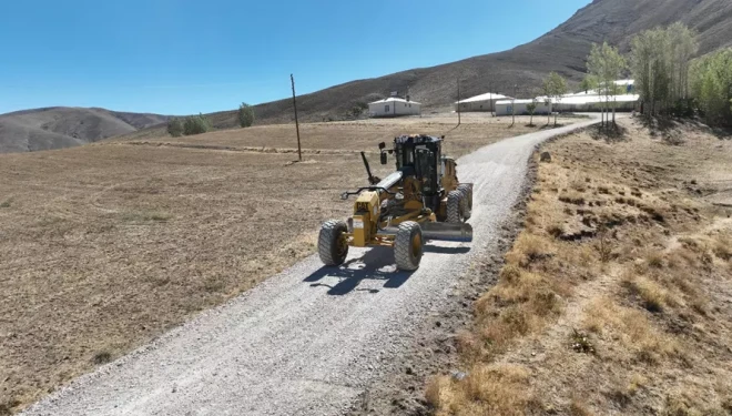 İpekyolu'nda kış öncesi yol iyileştirme çalışmaları devam ediyor