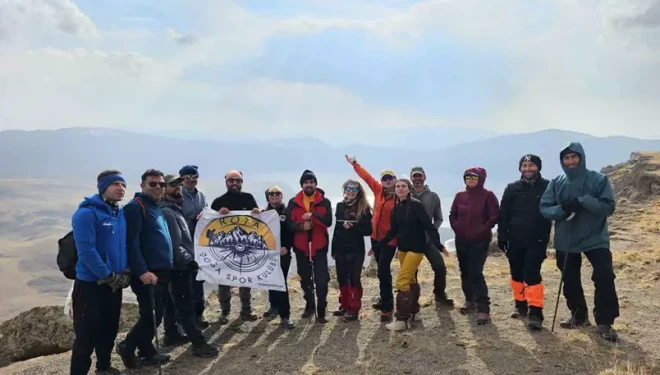 Vanlı dağcılardan Nemrut Kalderası’nda 12 saatlik zorlu yürüyüş