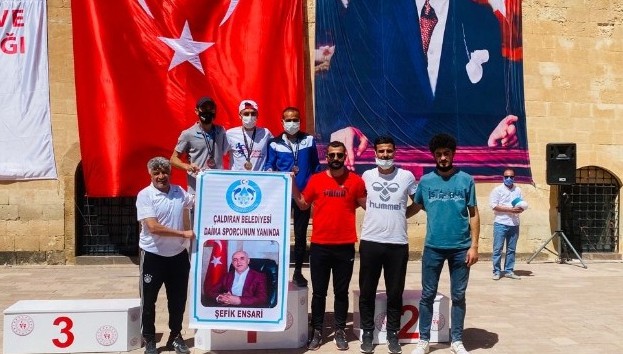 Çaldıran Belediyesinin yetiştirdiği sporcular Türkiye birincisi oldu!