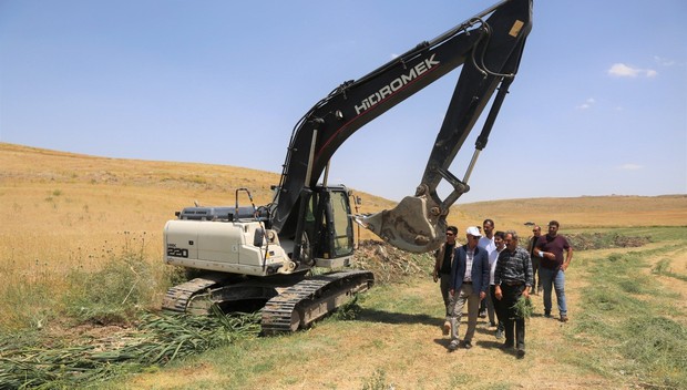 Tuşba Belediyesi çiftçilere destek vermeye devam ediyor