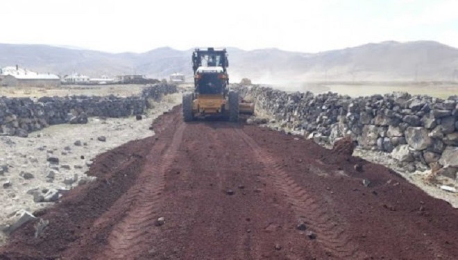 Çaldıran Belediyesinden yol açma ve yenileme çalışması