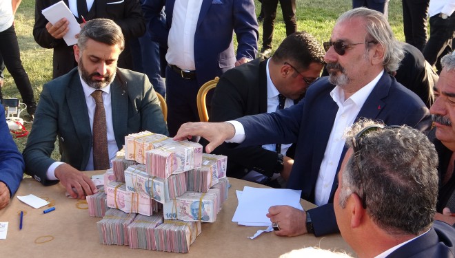Aşiret düğününde damada 4,1 milyon TL, geline ise kilolarca altın takıldı