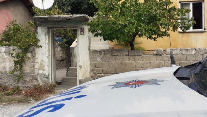 Genç adam evinde ölü bulundu!