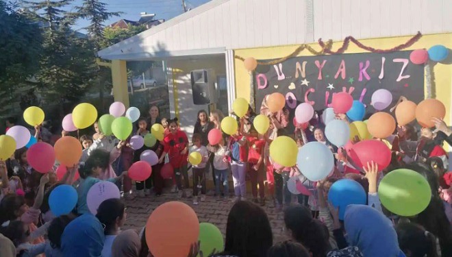 Muradiye'de "11 Ekim Dünya Kız Çocukları Günü" kutlandı