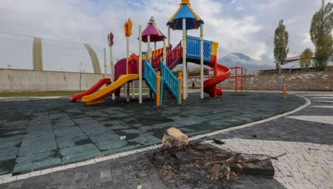 İpekyolu'nda çocuk parkına çirkin saldırı!
