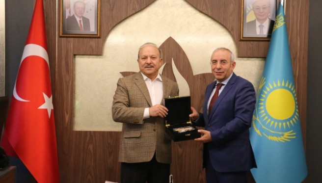 Van YYÜ eski Rektörü Peyami Battal’a yeni rektörlük görevi!