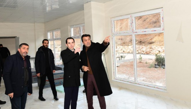 Kaymakam Sakarya ve Başkan Şeylan yapımı devam eden çalışmaları yerinde inceledi