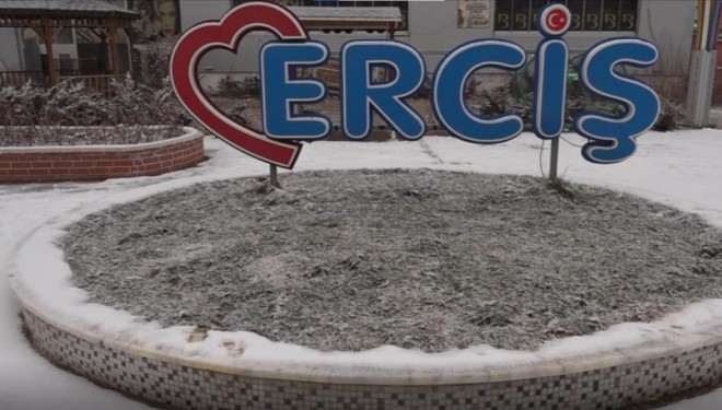 Erciş’te beklenen kar yağışı başladı