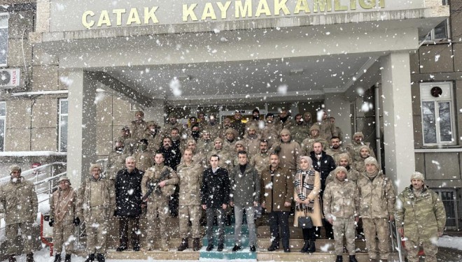 Çatak'ta güvenlik korucuları deprem bölgesine sevk edildi