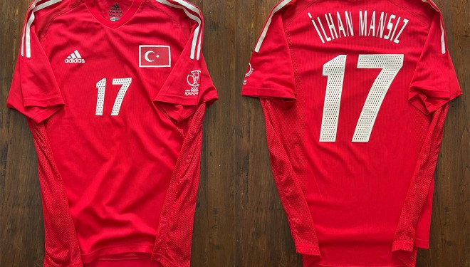 İlhan Mansız, Senegal maçında giydiği milli formayı satışa çıkardı