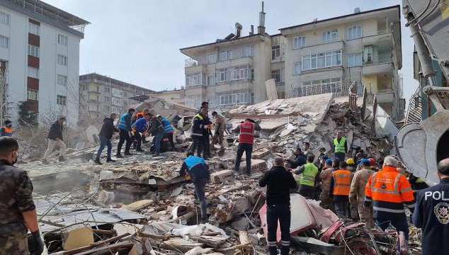 Malatya'da 5.6 büyüklüğünde deprem: Ölü ve yaralılar var!