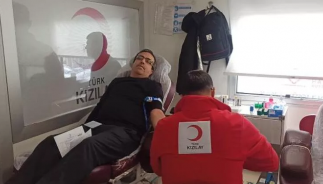 Adilcevaz’da depremzedeler için başlatılan kan bağışına yoğun ilgi