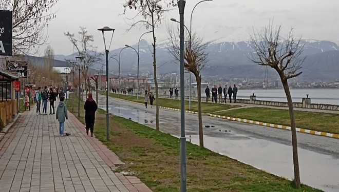 Tatvan sahilinde Ramazan yoğunluğu