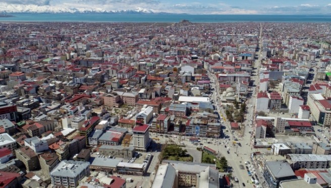 Van’ın yeşil alanları giderek eksiliyor! Van her sene betonlaşıyor!