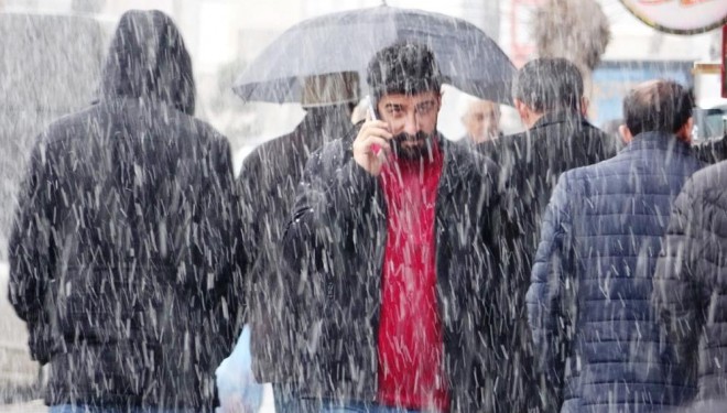 Van'da  etkili olan kar yağışı hayatı olumsuz etkiledi