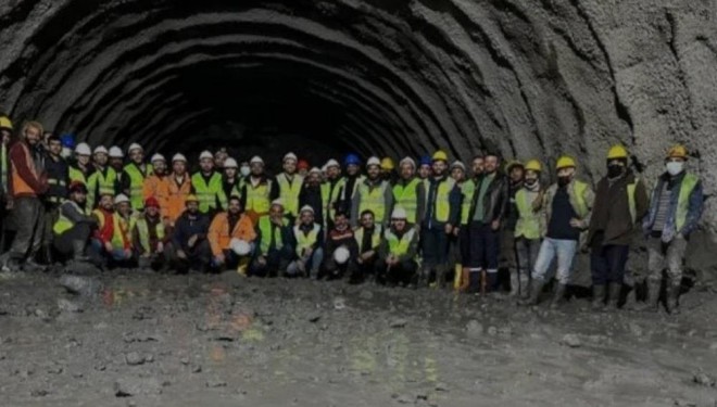 ‘32 Viraj’ bölgesinde çift tüplü Güzeldere Tüneli'nin bir tüpünde ışık göründü