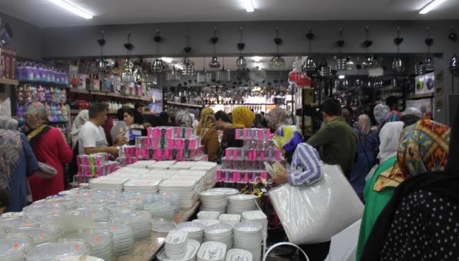 Van'da izdiham yaşandı! İşyeri sahibi şaşırtıcı şekilde özür diledi