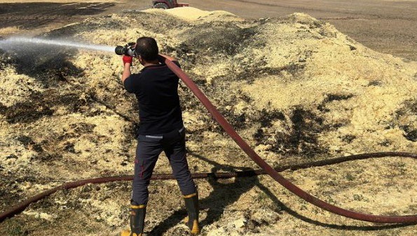 Tuşba'da yangın: 30 ton saman zarar gördü!