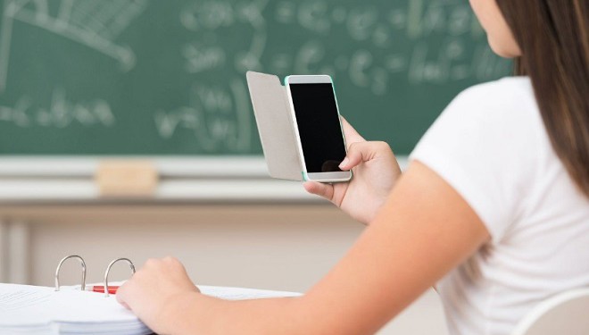 Okullarda cep telefonu yasaklandı mı? Bakandan açıklama