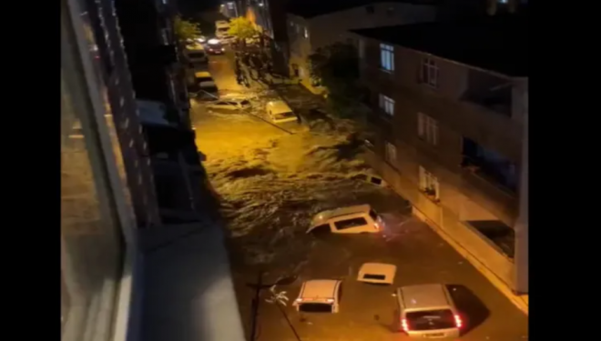 İstanbul'un kuzeyini sel vurdu: 2 ölü