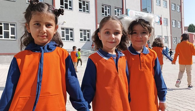 Van’da 324 bin öğrenci için ilk ders zili çaldı