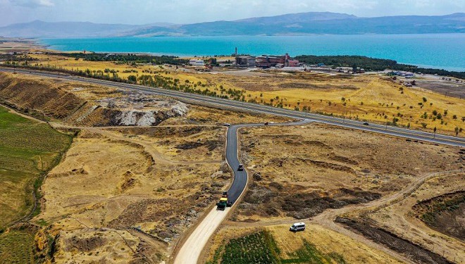 Erciş’te yol asfaltlama çalışması