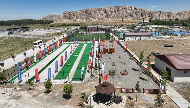 İpekyolu Belediyesi ilçeye modern parklar kazandırıyor