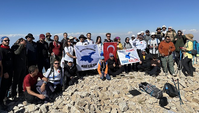 Van Gölü için 3 bin 537 rakımlı Artos Dağı'na tırmanıldı