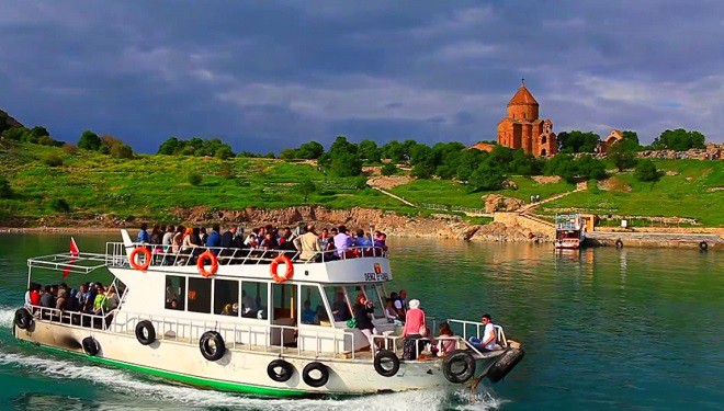 Birçok eksikliğe rağmen Van, bölgesinin yıldızı