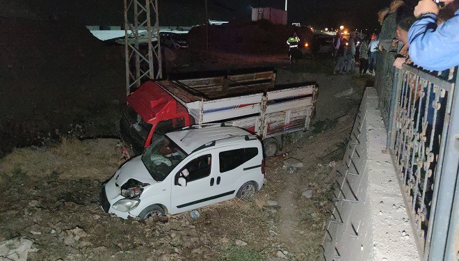 Van-Özalp karayolunda kaza: 2 yaralı!