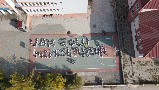 Edremit Belediyesi öncülüğünde Van Gölü sahilinde temizlik çalışması