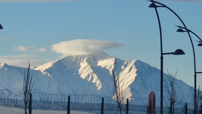 Artos Dağı'nın zirvesinde mercek bulutu oluştu