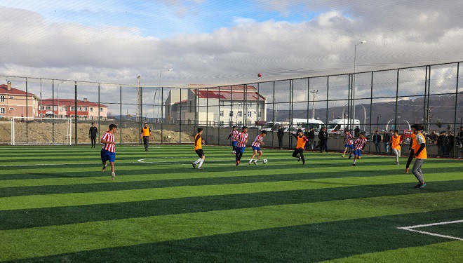 Gürpınar Belediyesi Okullar Arası Futbol Turnuvası Başladı