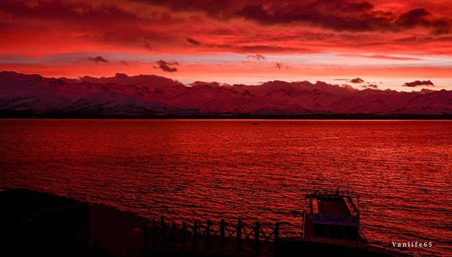Van Gölü kıpkırmızı oldu!