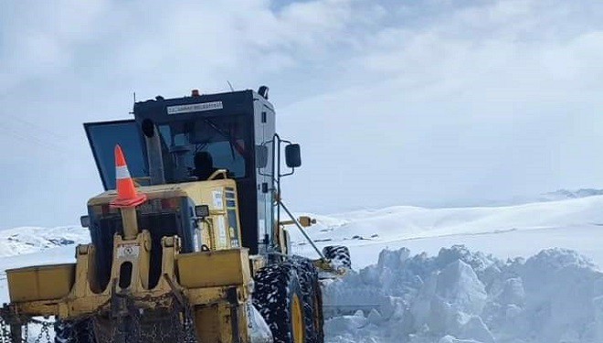 Saray’da karla mücadele çalışması devam ediyor