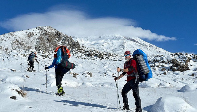 Dondurucu soğukta 4 gün boyunca Ağrı Dağı’na tırmandılar
