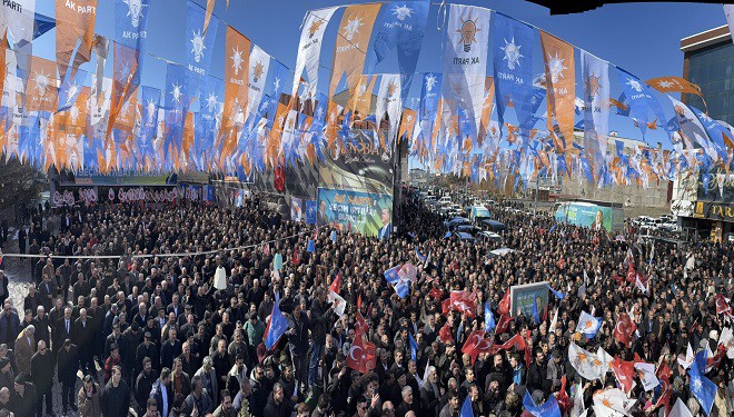 AK Parti'nin Erciş'teki seçim ofisi açılışı mitinge döndü