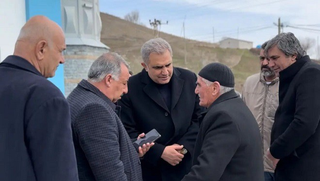 Başkan adayı Oflas, Tuşba'da gidilmedik mahalle çalınmadık kapı bırakmıyor