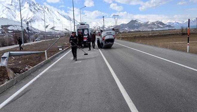 Gevaş'ta otomobil takla attı: 1 yaralı