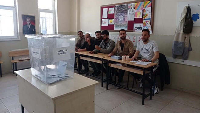Başkale'nin 4 mahallesinde muhtarlık seçimi yapıldı