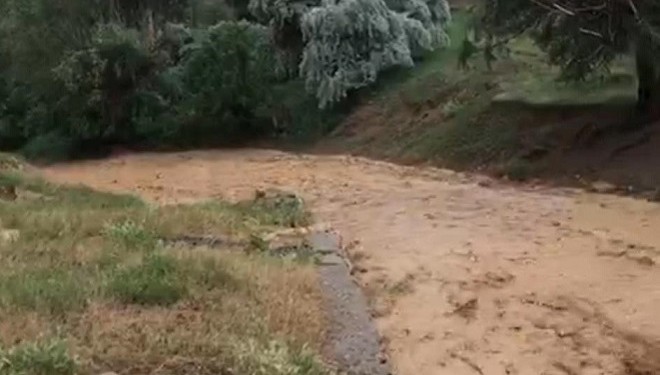 Başkale'de yollar dereye döndü