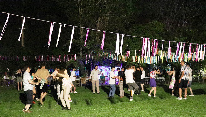 İranlı turistler Aşure tatilini Van'da eğlenerek geçirdi