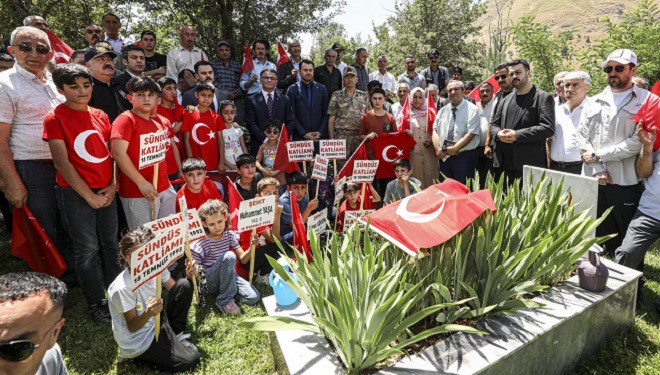 Van'da Sündüz Yaylası'nda şehit edilen 24 kişi mezarları başında anıldı