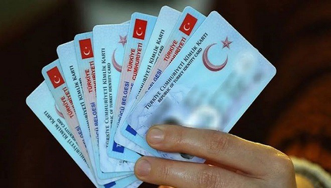 Kadınlar için soyadı düzenlemesi yargı paketinden çıkarıldı