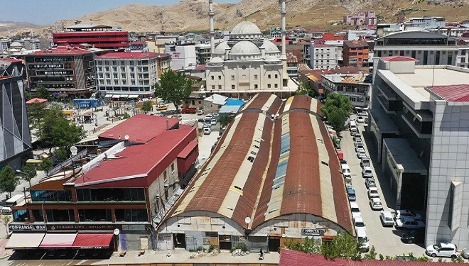 Van'daki tarihi 'Mısır Çarşısı' bakımsızlıktan ölüyor
