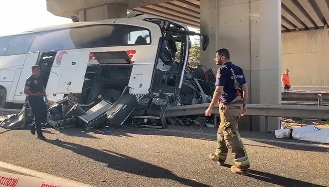 Ağrı otobüsü Ankara - Eskişehir yolunda kaza yaptı: 11 ölü 24 yaralı!