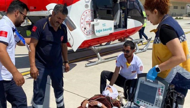 Başkale'de tedavi gören 94 yaşındaki hasta helikopter ambulansla Van'a sevk edildi