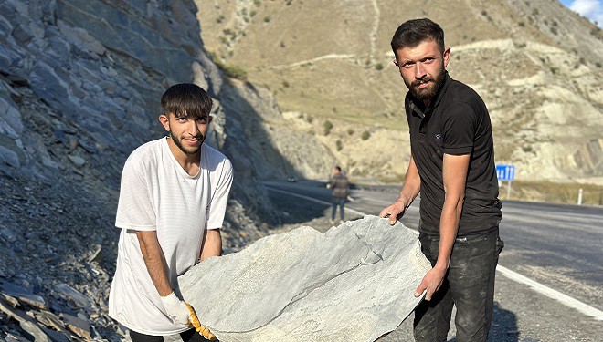 Yüksekova’da definde kullanılan mezar taşları için köylülerin tehlikeli çalışması sürüyor