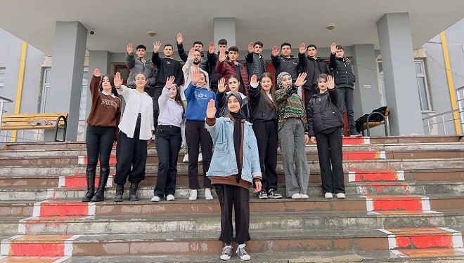 Lise öğrencileri ‘Kadına Şiddete Dur’ demek için kameraların karşısına geçtiler
