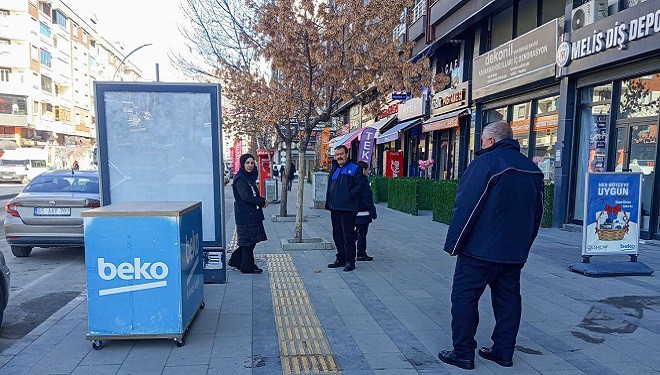 Van Büyükşehir zabıtasından kaldırım ve yol izi kapatmalarına sıkı denetim